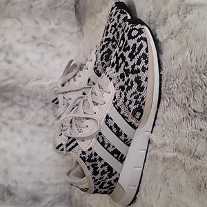 Adidas swift run x